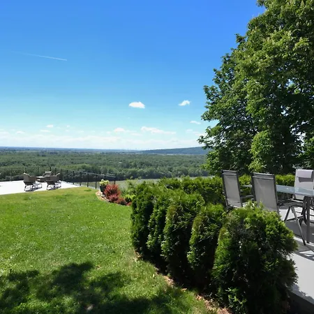 River View Отель Братислава