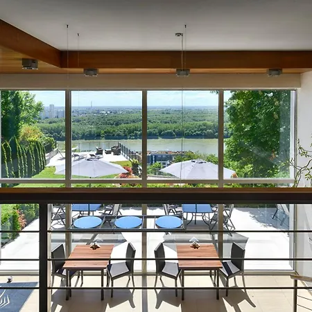 River View Отель Братислава