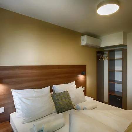 River View Отель Братислава